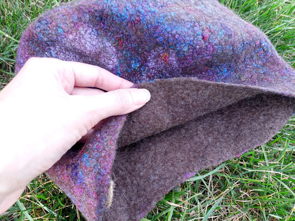 hat-violet-purpur-wetfelting-felting-felt-wool-winter-warm-cozy-handmade-sheep-OOAK-gift-present-cap-helmet 4.jpg