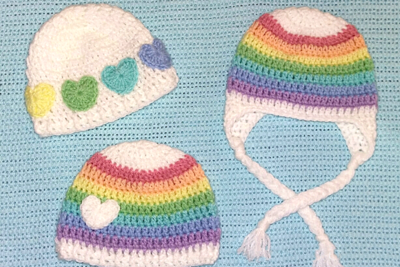 Rainbow-Baby-Beanies-Crochet-Pattern-Graphics-23870234-1-1-580x387.png