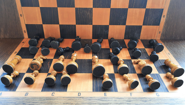2000_black_brown_chessmen3.jpg