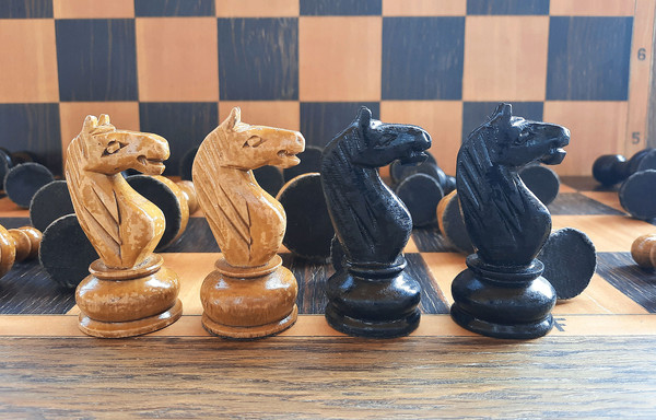 2000_black_brown_chessmen1.jpg