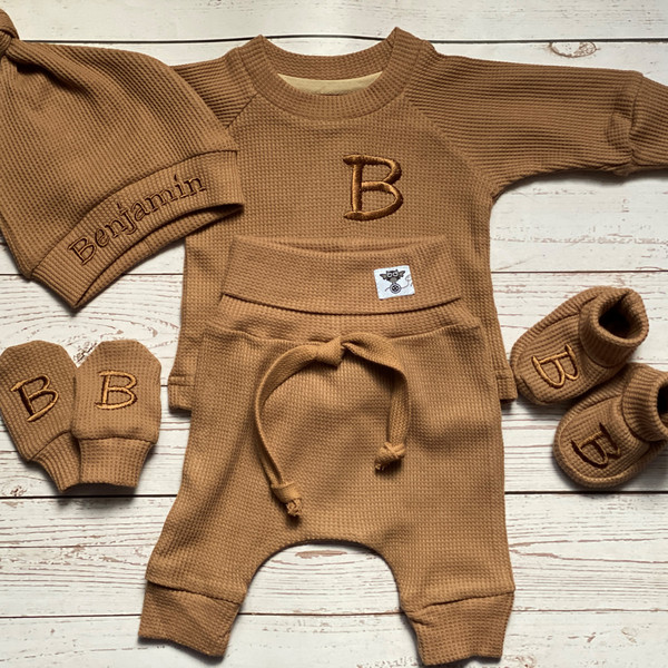 Gender-neutral-baby-clothes-newborn- coming-home-outfit-personalise-baby-clothing-baby-shower-gift-9.jpg