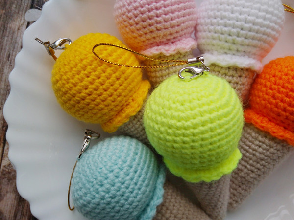 amigurumi-crochet-food-keychain.jpeg