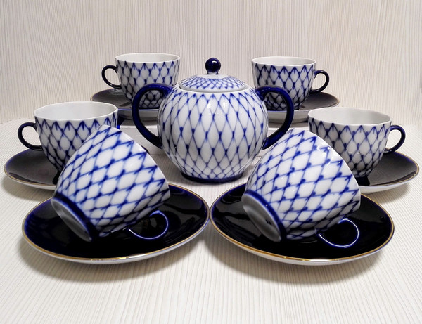 grid-cobalt-blue-teacup.jpg