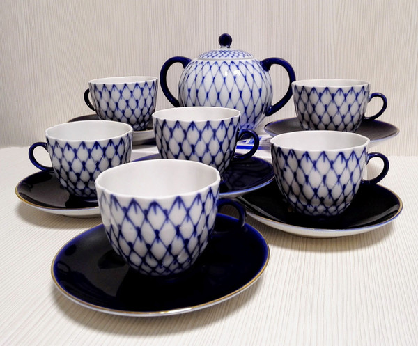 vintage-lomonosov-blue-gold-teacup.jpg