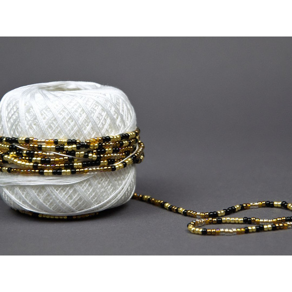 Beads strung on a thread according to the pattern