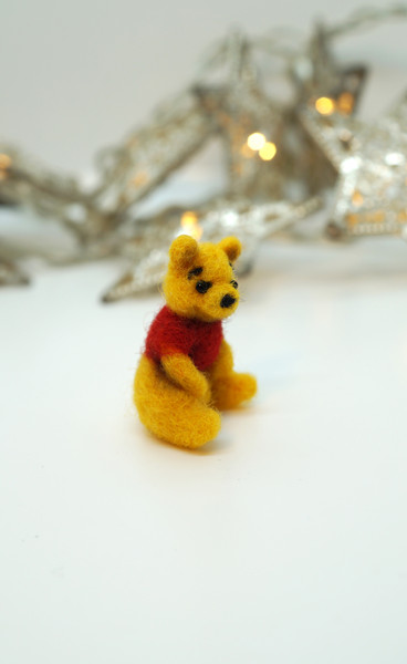 pooh-needle-felted-miniature-2