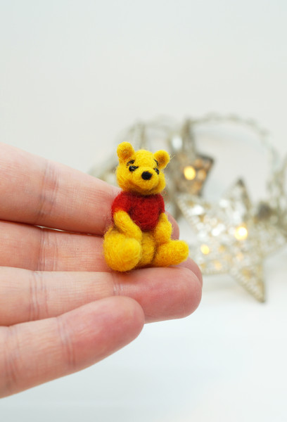 miniature-needle-felted-winnie-pooh-2