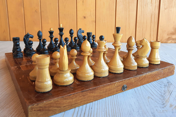small_antique_chess_wood9+++++.jpg