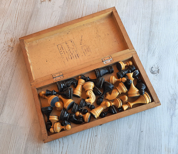 small_antique_chess_wood9+.jpg