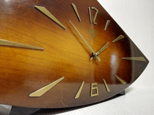 wooden-desk-clock.jpg