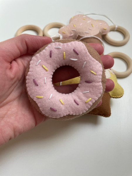 Baby-gym-felt-hanging-toys-donut
