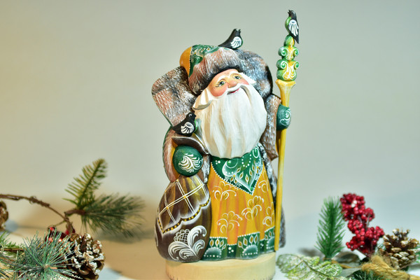 Wooden-Carved-Santa-Christmas-gift-decor.jpg