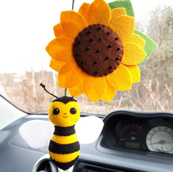 Bee-sunflower-_3[1].jpg