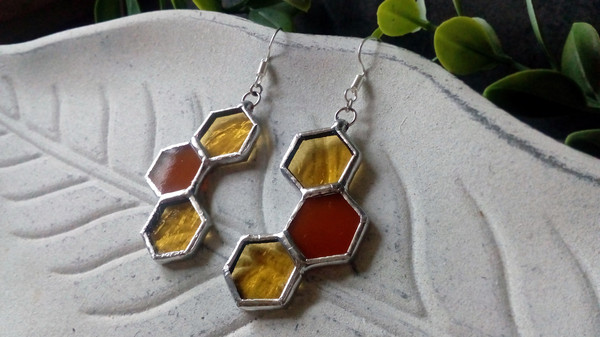 Honeycomb-glass- earrrings -stained-glass-honeycomb-honey-bee-decor-bee-art (3).jpg