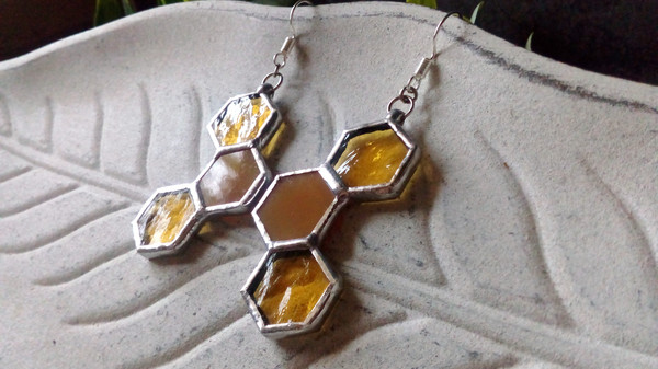 Honeycomb-glass- earrrings -stained-glass-honeycomb-honey-bee-decor-bee-art (7).jpg