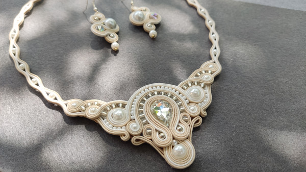 Bead-embroidered-bridal-necklace