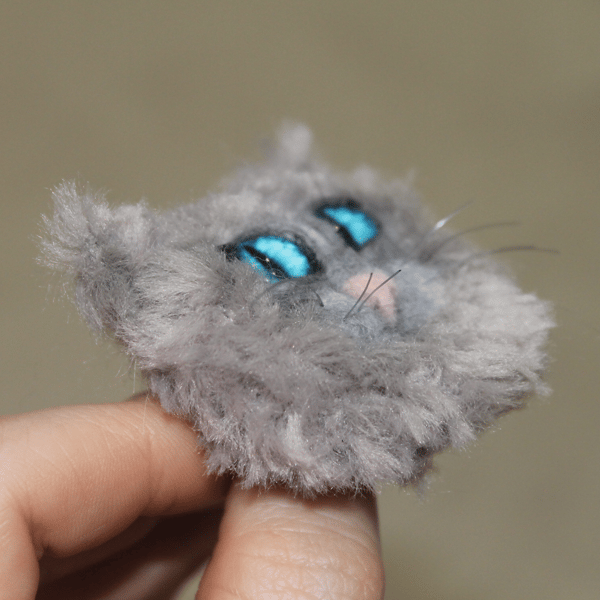 gray cat pin