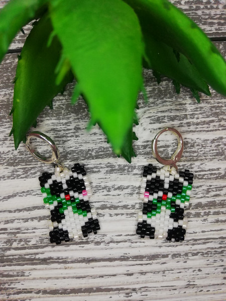 Handmade-Beaded-Earrings-Woman-Panda
