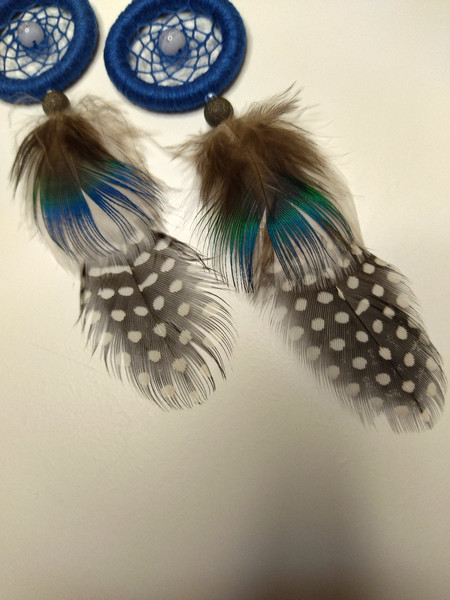 feathers-of-earrings-close-up