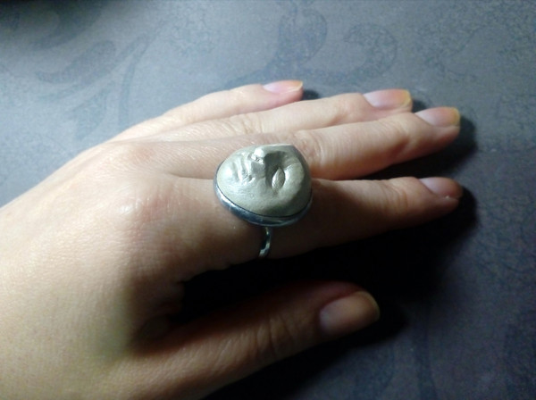 Pearl-moon-ring-face-ring-moon-Goddess-ring-Halloween-ring-witchy-moon-ring-Samhein-ring-white-ring (2).jpg