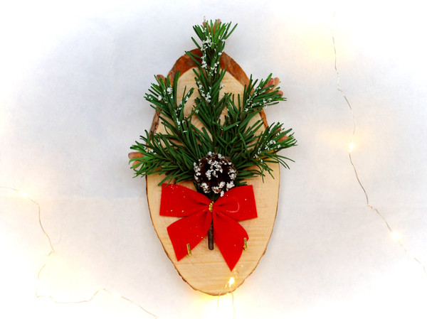 Wooden key rack with Christmas ornament  (4).jpg