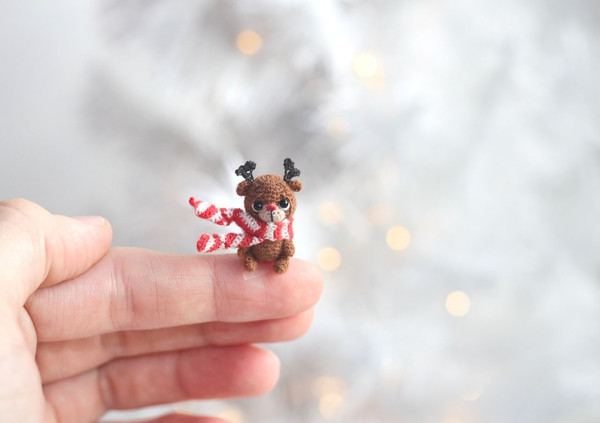 Christmas-decor-festive-reindeer