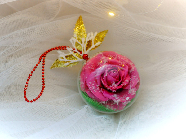 Christmas-tree-ornament-ball-with-handmade-Rose-flower (1).jpg