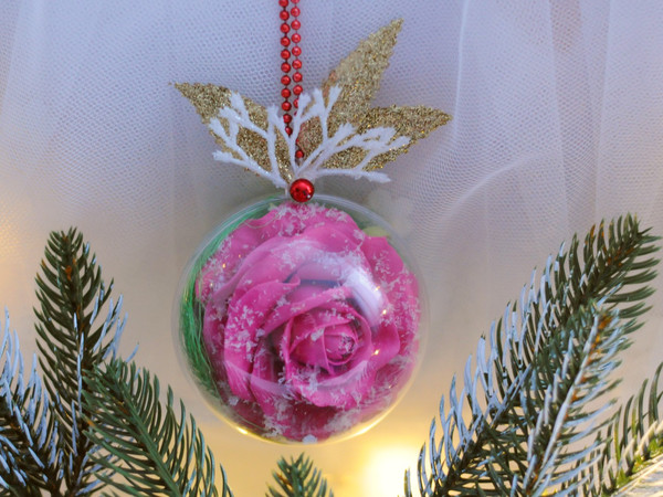 Christmas-tree-ornament-ball-with-handmade-Rose-flower (3).jpg