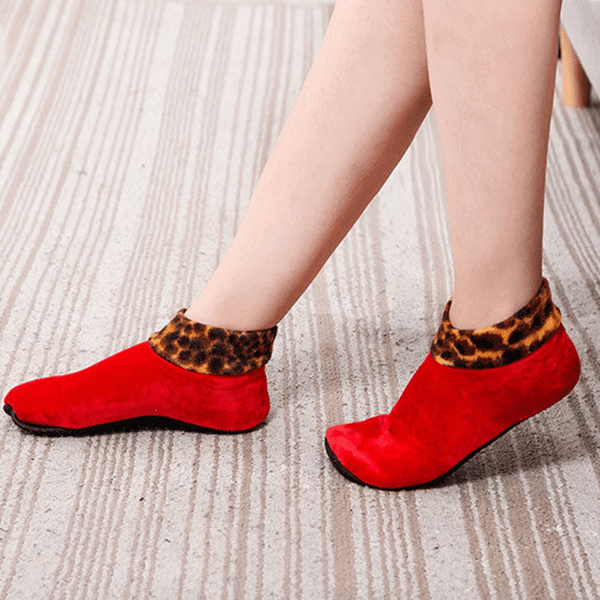 https://www.inspireuplift.com/resizer/?image=https://cdn.inspireuplift.com/uploads/images/seller_products/1667386461_thermalnonslipleopardbedindoorsocksred.png&width=600&height=600&quality=90&format=auto&fit=pad