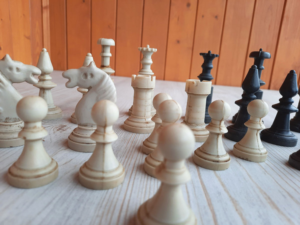 plastic_antique_chess_pieces3.jpg
