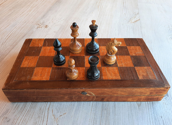 antiqu_small_chess8.jpg