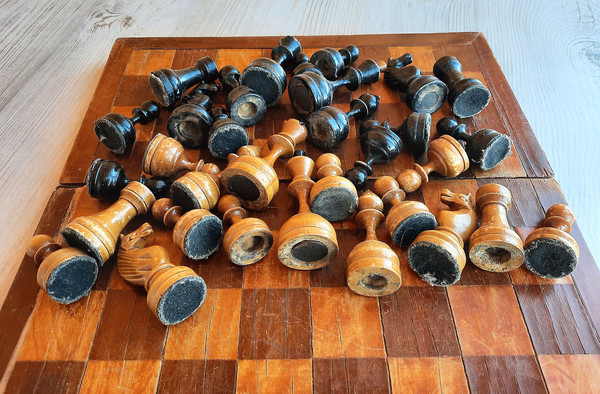 antiqu_small_chess3.jpg