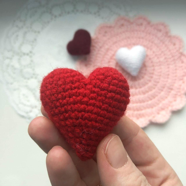 Amigurumi Heart Crochet pattern. Keychain Amigurumi.jpg