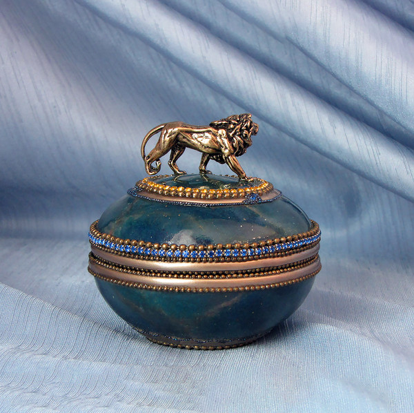 Indigo jewelry box, jewelry box with a lion (1).JPG
