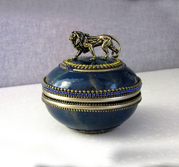 Indigo jewelry box, jewelry box with a lion (9).JPG