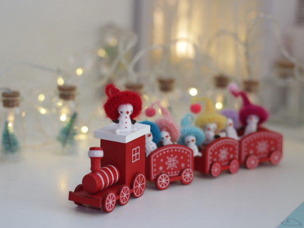 miniature-snowman-christmas-dollhouse-decor.jpeg