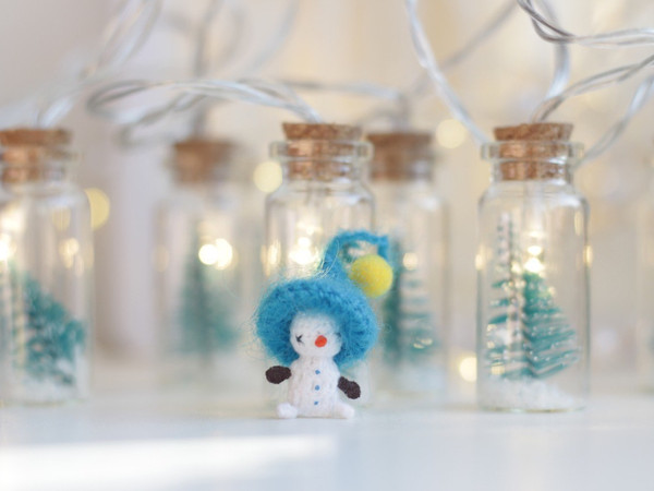tiny-crochet-christmas-snowman.jpeg
