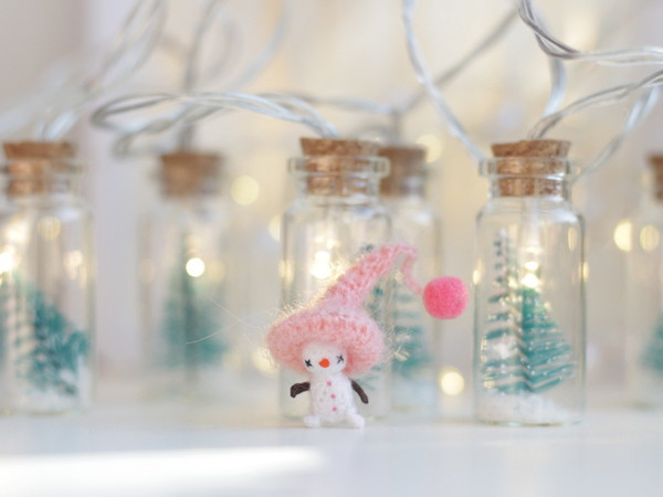 christmas-gift-holiday-dollhouse-decor-snowman.jpeg