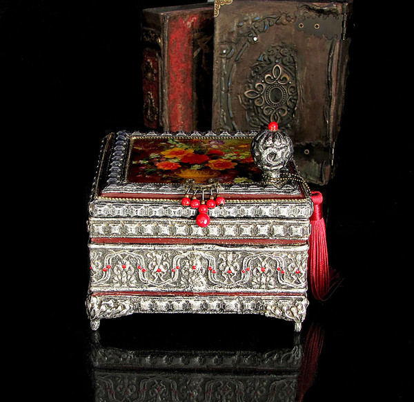 Antique silver jewelry box, one of a kind, Silver jewelry box in the technique of imitation openwork metal casting (22).jpg
