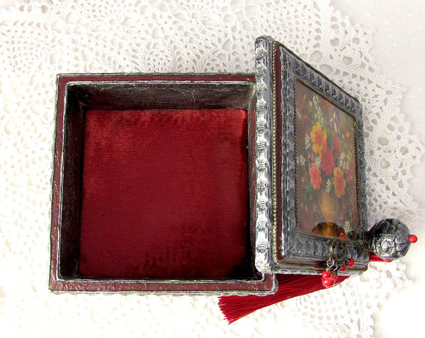 Antique silver jewelry box, one of a kind, Silver jewelry box in the technique of imitation openwork metal casting (5).JPG