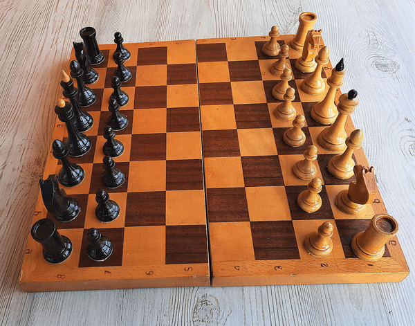 queens gambit final match chess set