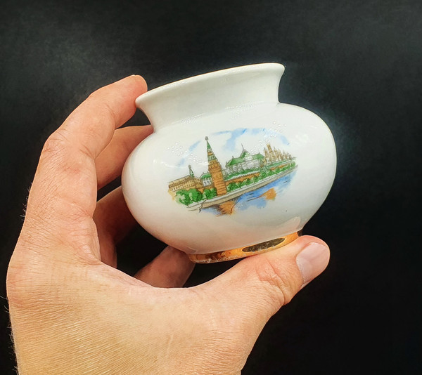11 Vintage propaganda porcelain vase Moscow Kremlin USSR 1950s.jpg