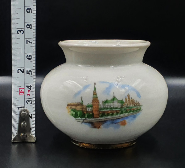 12 Vintage propaganda porcelain vase Moscow Kremlin USSR 1950s.jpg