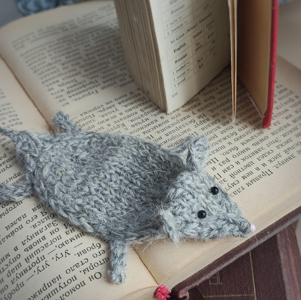Mouse-bookmark knitting pattern 6.jpeg