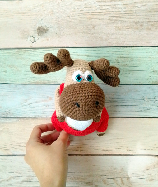 moose-crochet-toy-in-red-jumpsuit-2