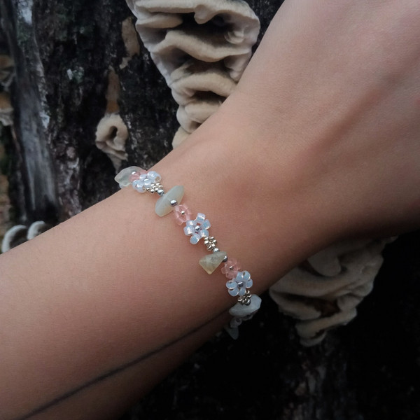 Beaded Bracelet With Pearls, Daisy Flower Bracelet for Women