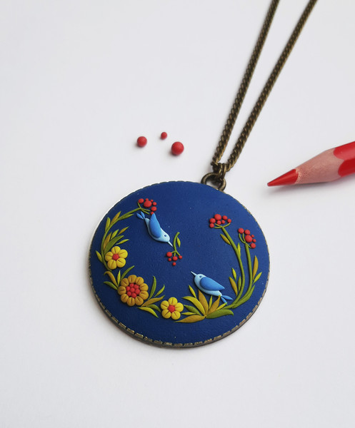 Flower handmade necklace.jpg