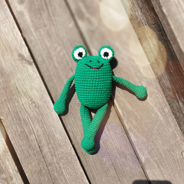 crochet_frog_4.jpg