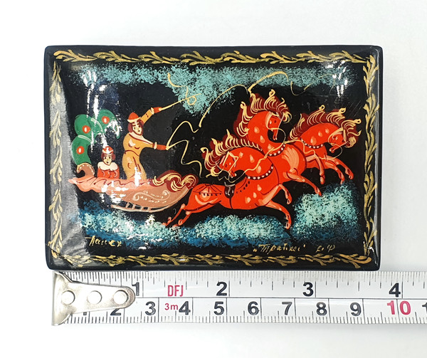 12 Vintage PALEKH Lacquer Box RUSSIAN TROYKA Hand Painted Signed USSR 1970s.jpg