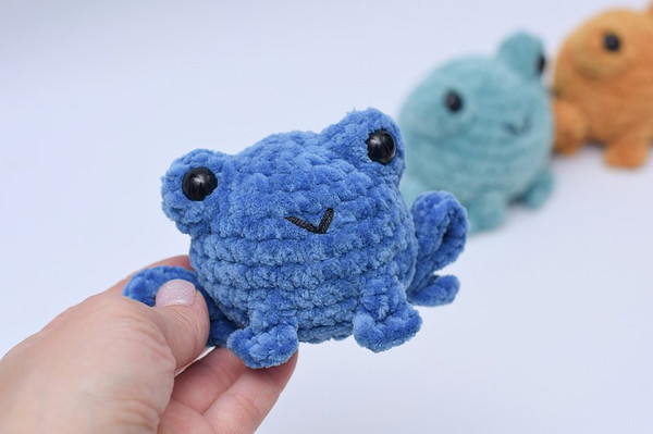 frog-blue-toy
